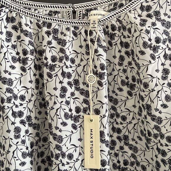 Max Studio Women Boho Chic Black White Oversized Floral Blouse w/ Puffy Sleeves - Picture 3 of 9